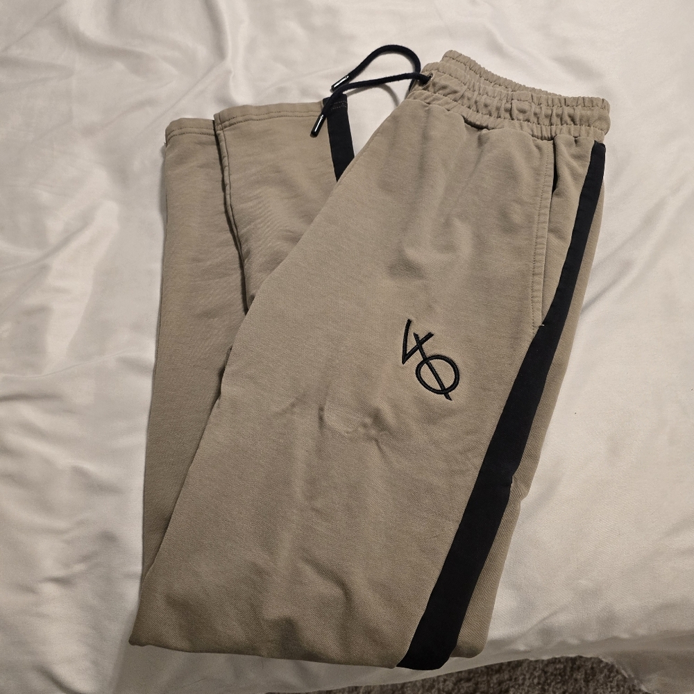 Men's size large vanquish fitness joggers